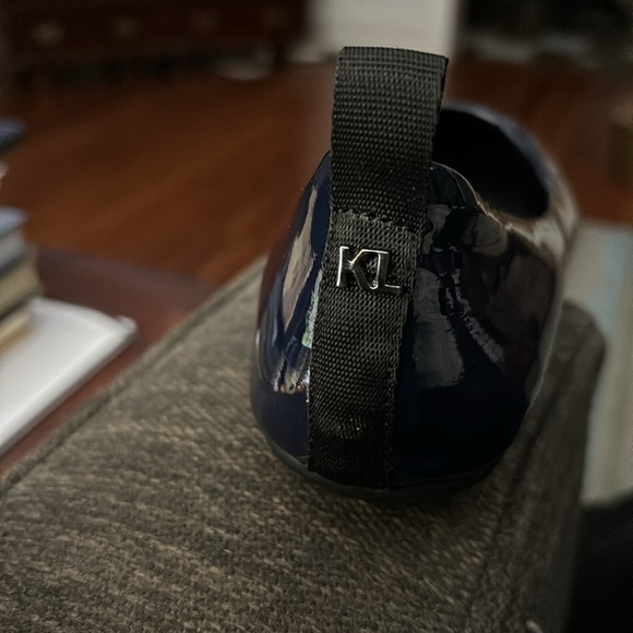 Karl Lagerfeld Paris Vada Dk Blue Patent Ballet Flats - Picture 9 of 10